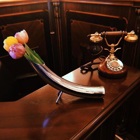 Picasso Boutique Hotel Arad Bagian luar foto