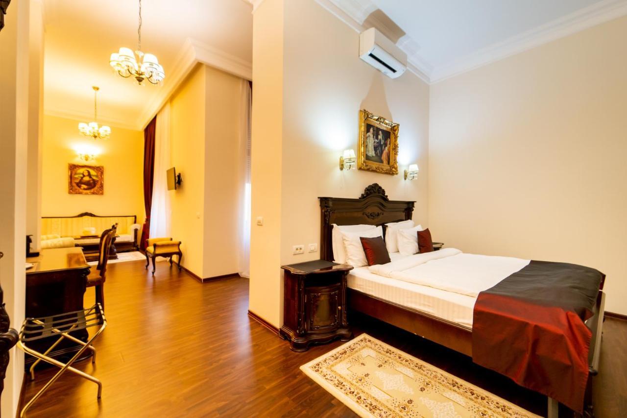 Picasso Boutique Hotel Arad Bagian luar foto