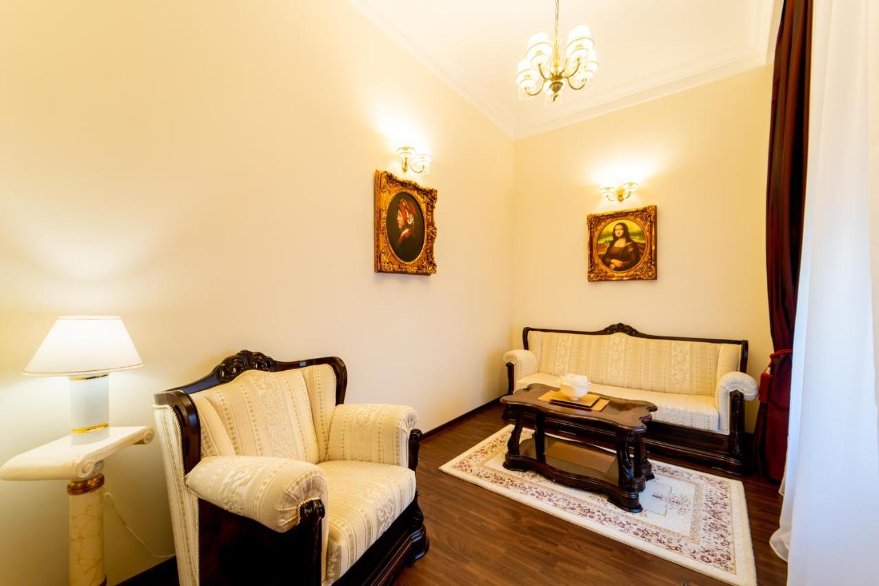 Picasso Boutique Hotel Arad Bagian luar foto