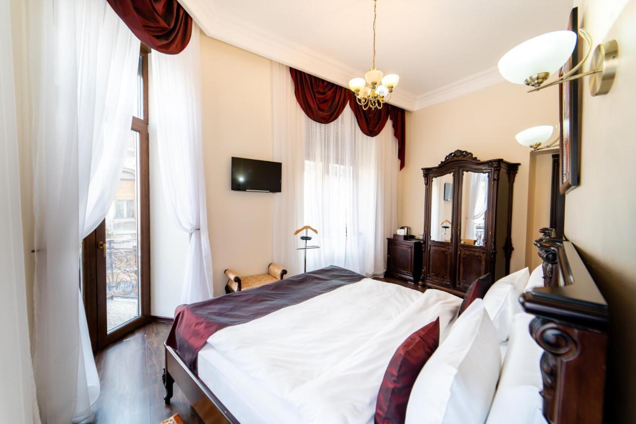 Picasso Boutique Hotel Arad Bagian luar foto