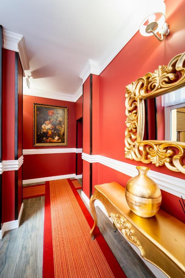 Picasso Boutique Hotel Arad Bagian luar foto