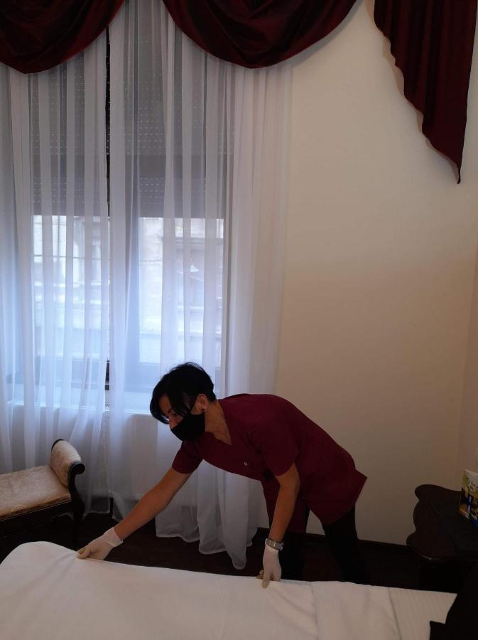 Picasso Boutique Hotel Arad Bagian luar foto