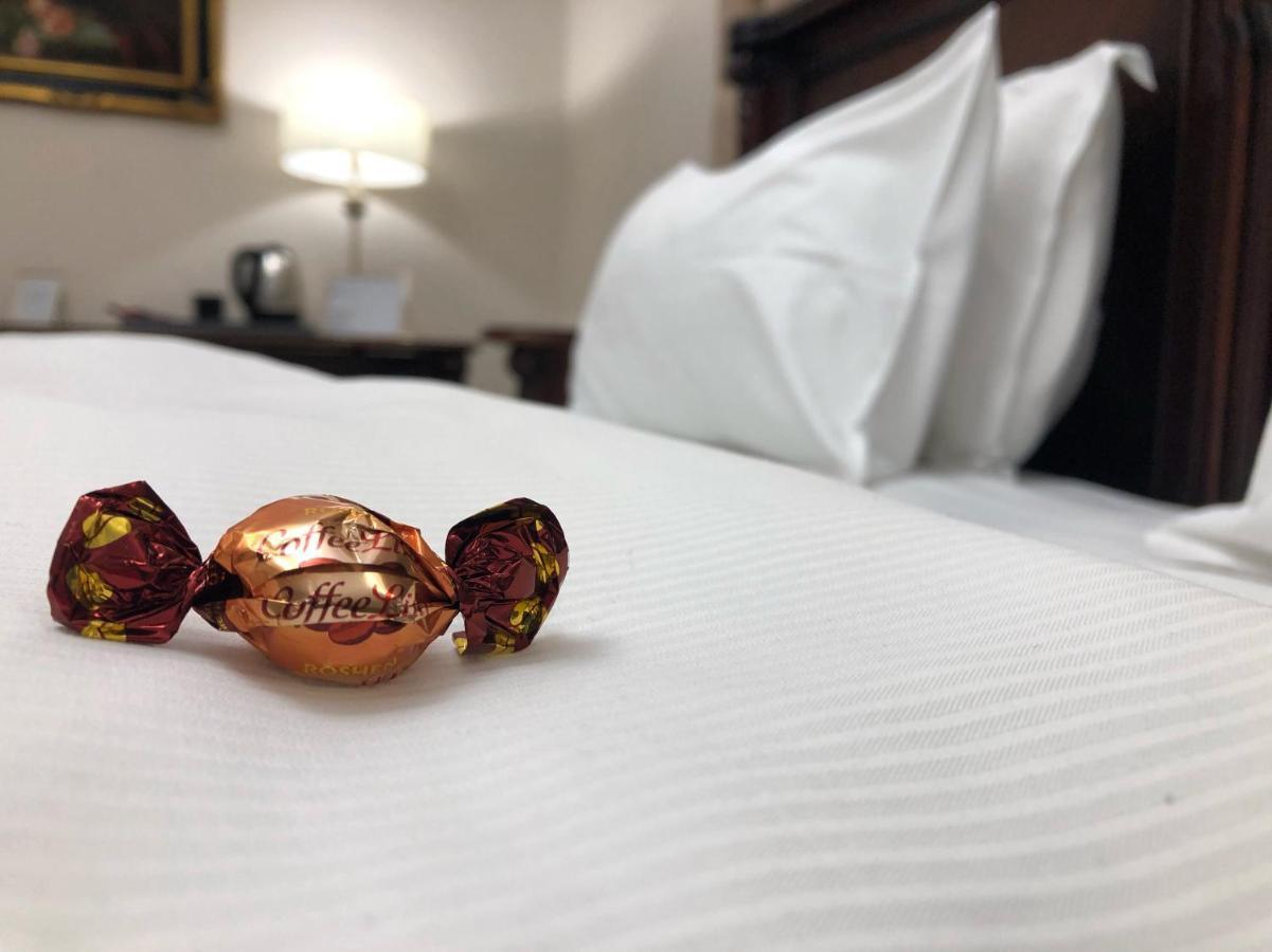 Picasso Boutique Hotel Arad Bagian luar foto