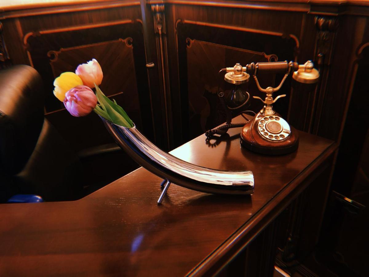 Picasso Boutique Hotel Arad Bagian luar foto