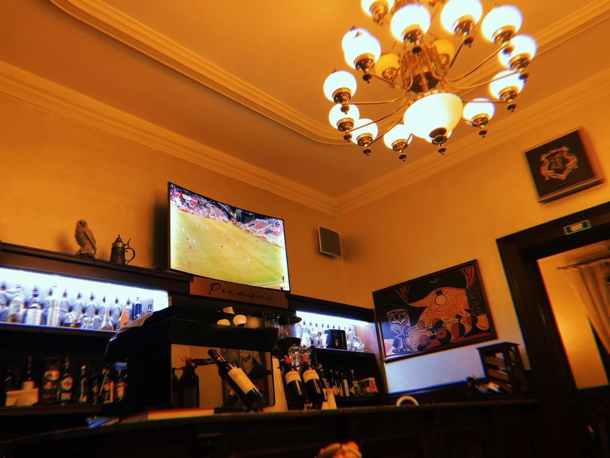 Picasso Boutique Hotel Arad Bagian luar foto