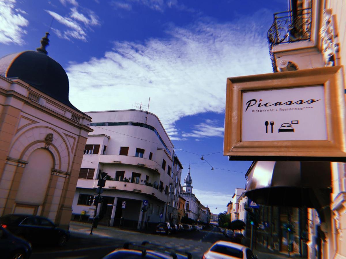Picasso Boutique Hotel Arad Bagian luar foto
