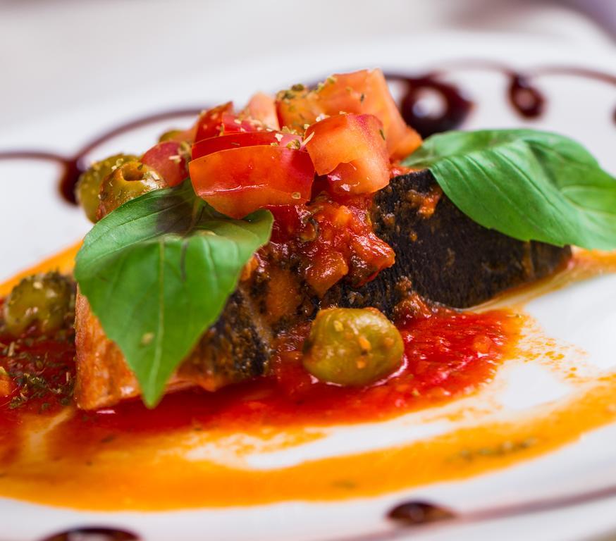 Picasso Boutique Hotel Arad Bagian luar foto