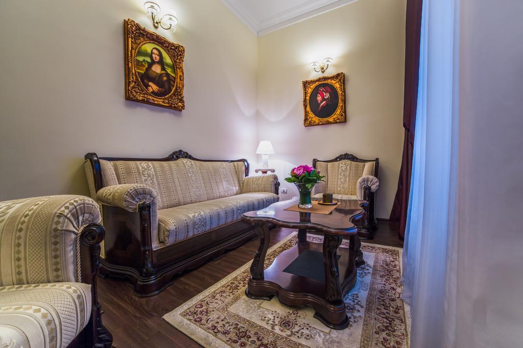 Picasso Boutique Hotel Arad Ruang foto